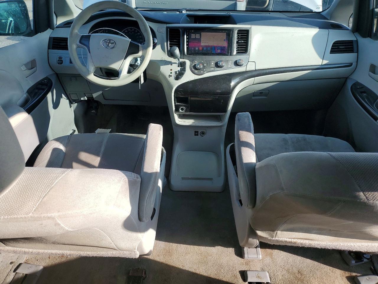 2013 TOYOTA SIENNA