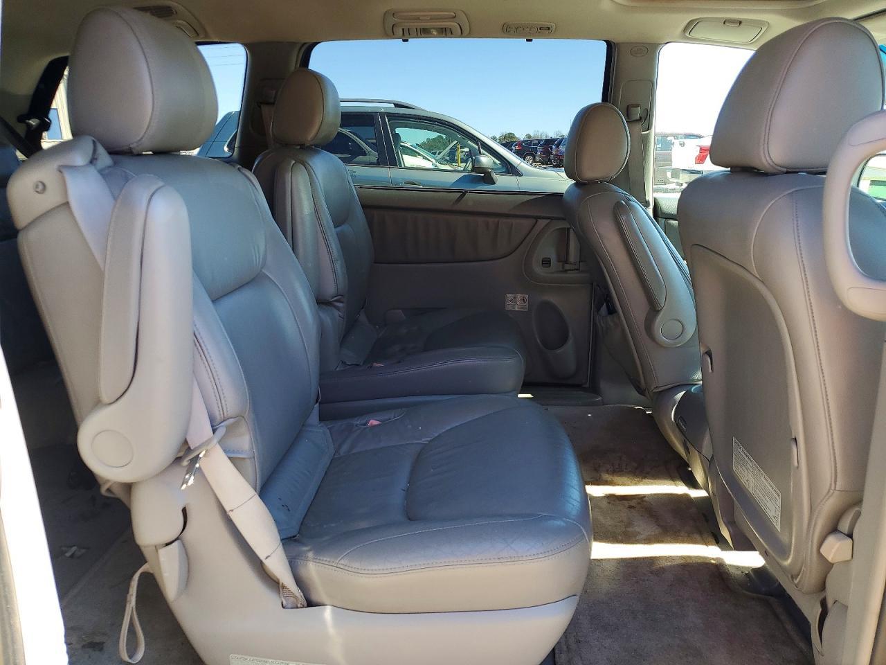 2004 TOYOTA SIENNA
