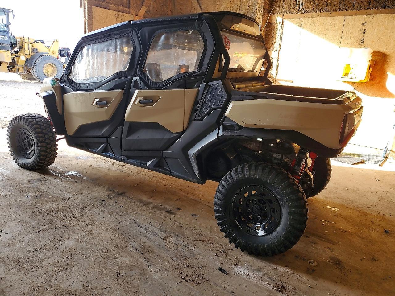 2023 CAN-AM Commander