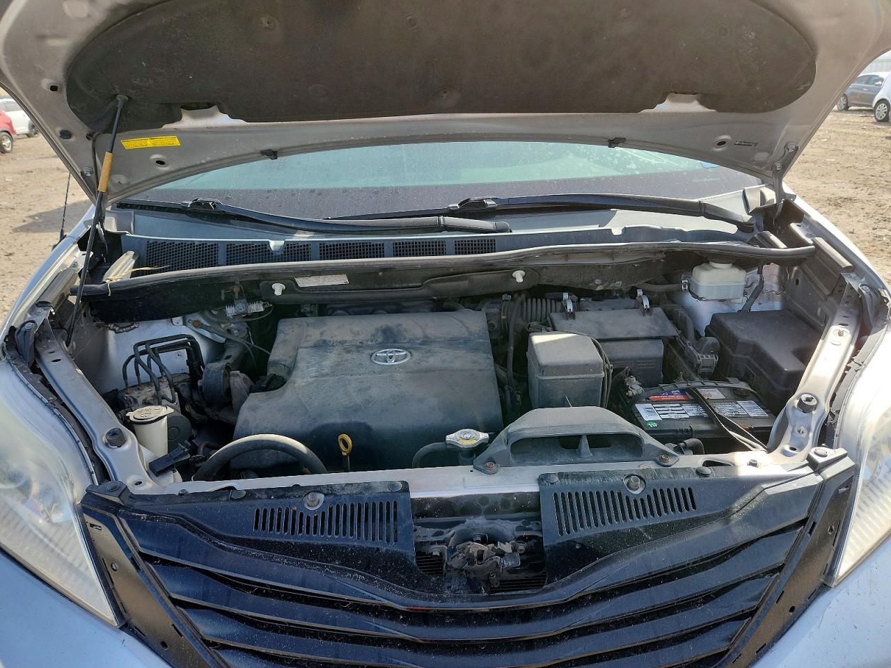 2012 TOYOTA SIENNA