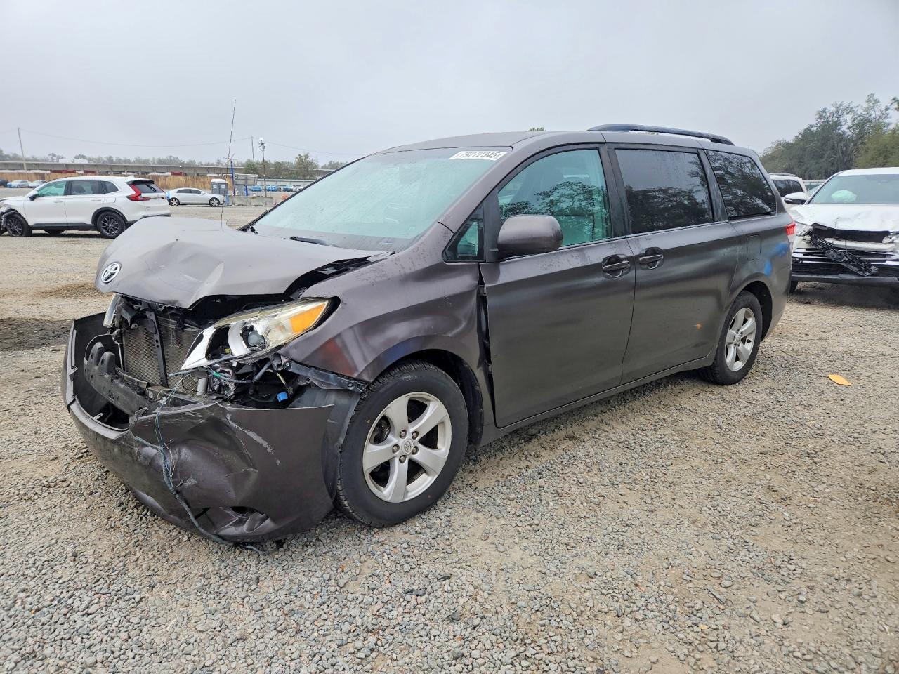 2012 TOYOTA SIENNA