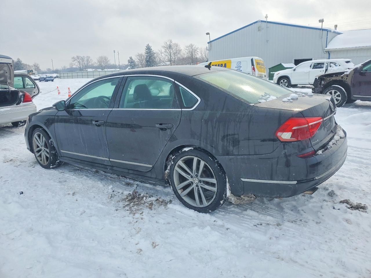 2016 VOLKSWAGEN Passat