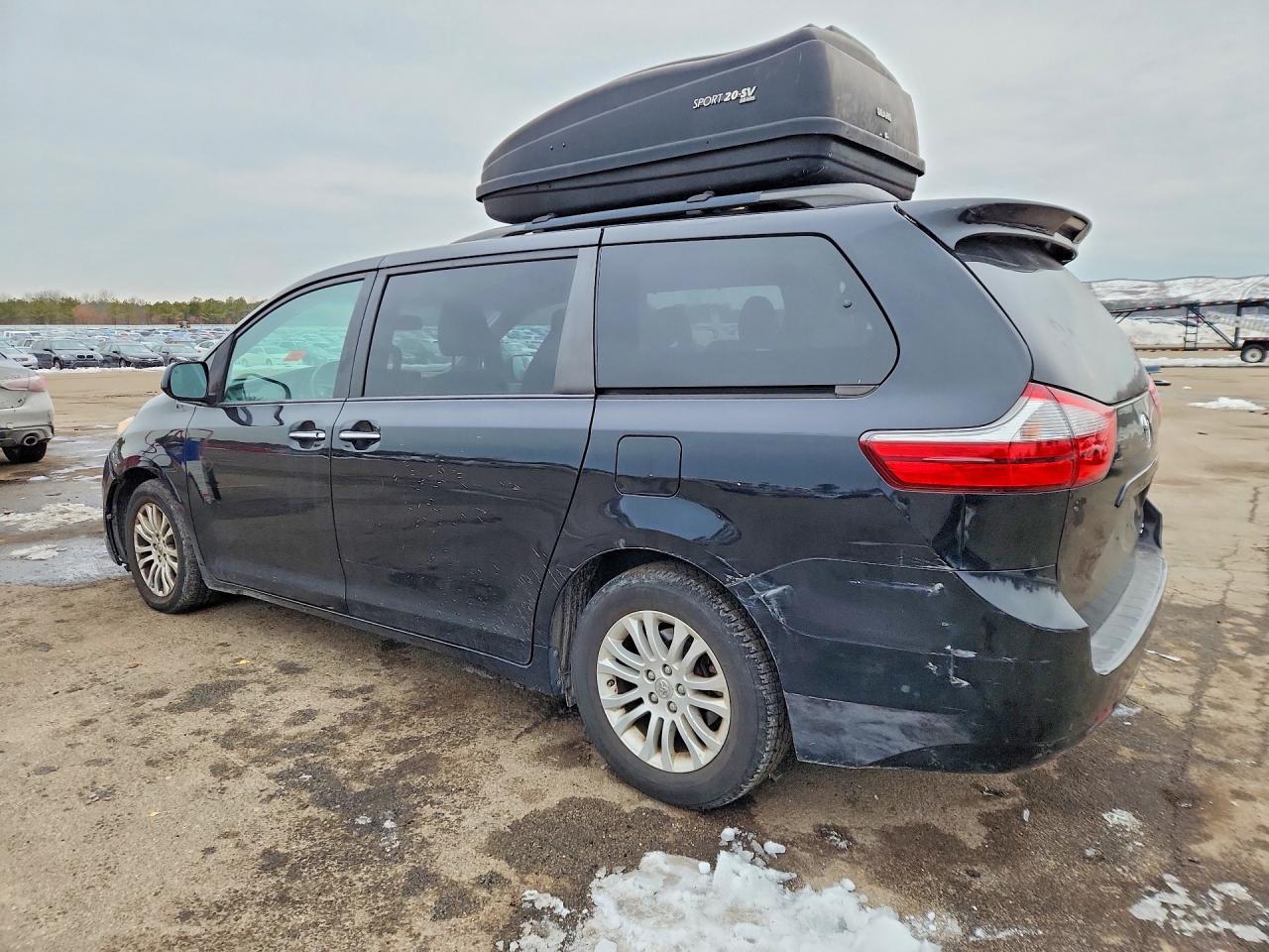 2016 TOYOTA SIENNA