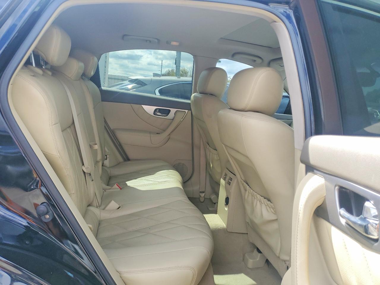 2011 INFINITI FX35