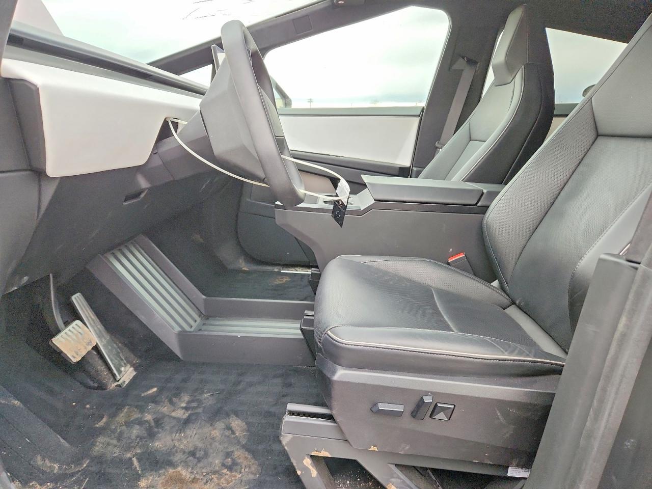 2024 TESLA Cybertruck