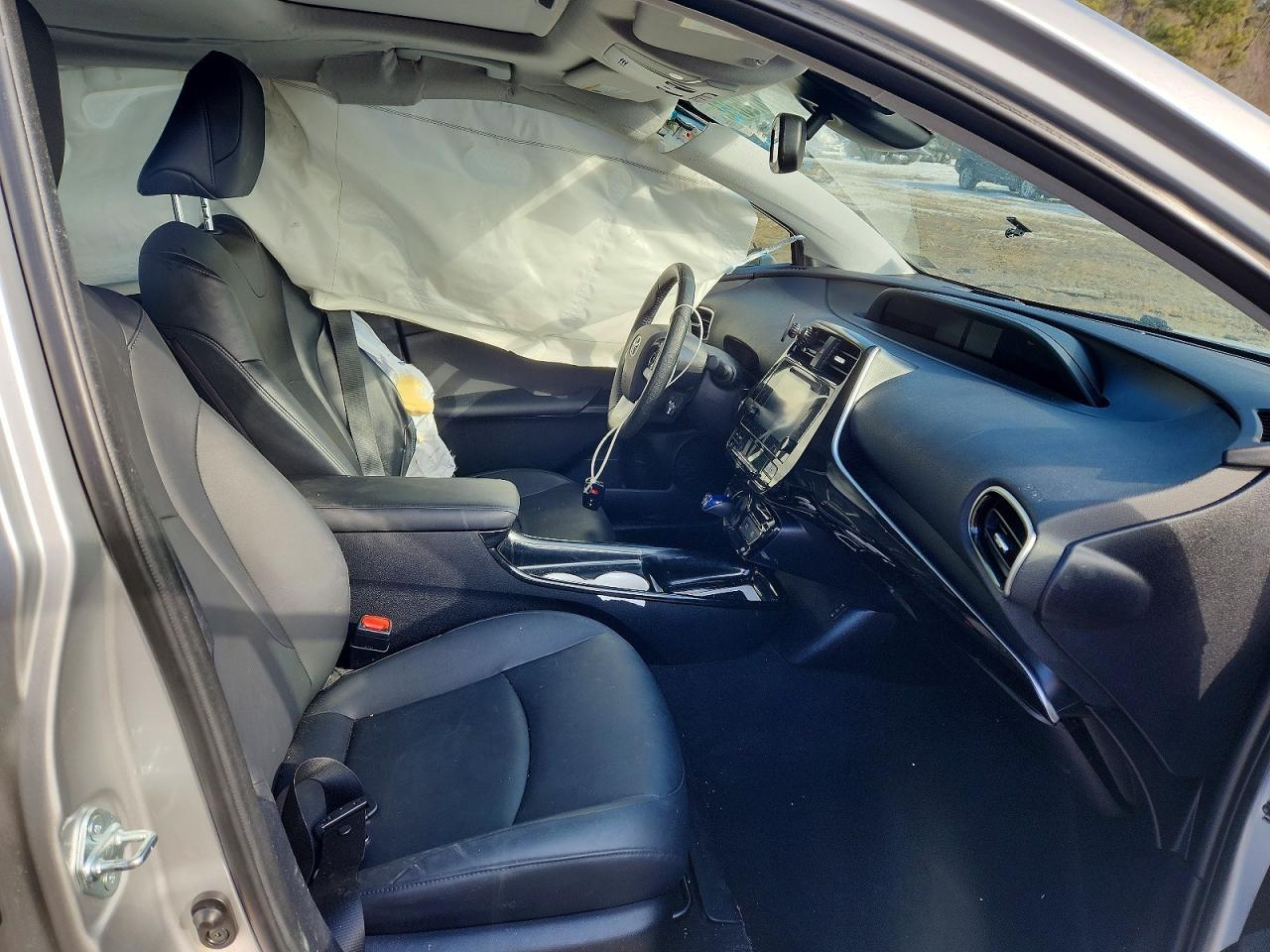 2016 TOYOTA PRIUS