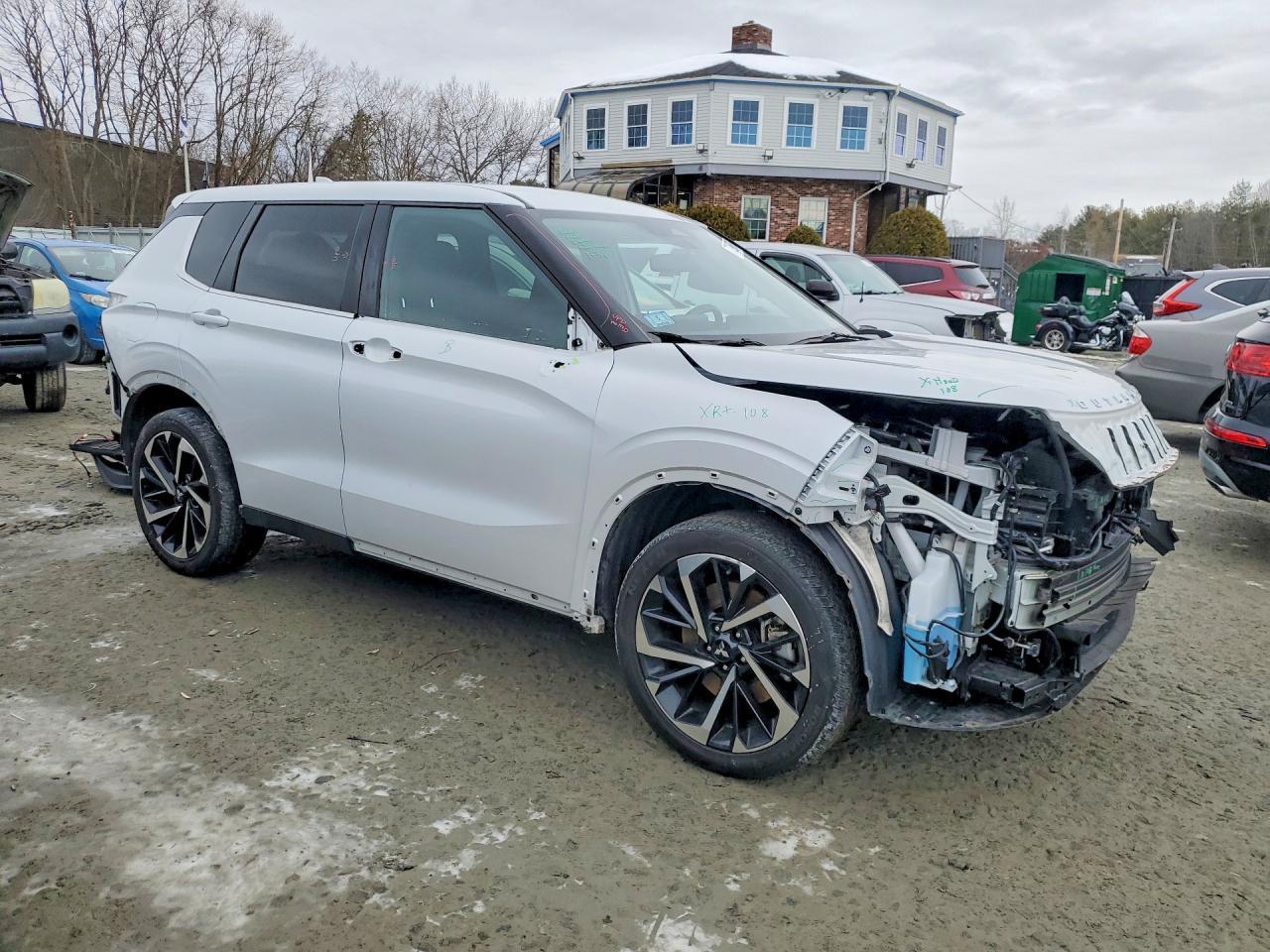 2022 MITSUBISHI outlander