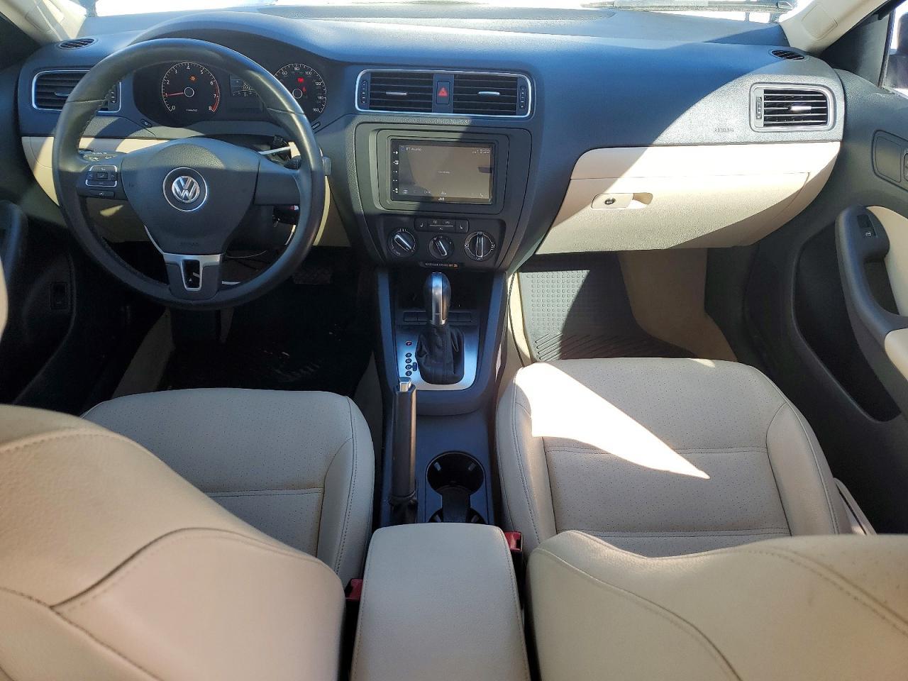 2011 VOLKSWAGEN JETTA