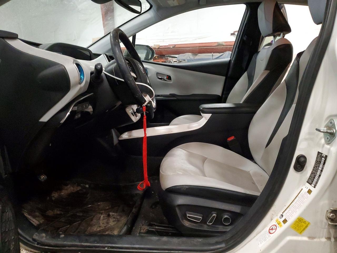2016 TOYOTA PRIUS