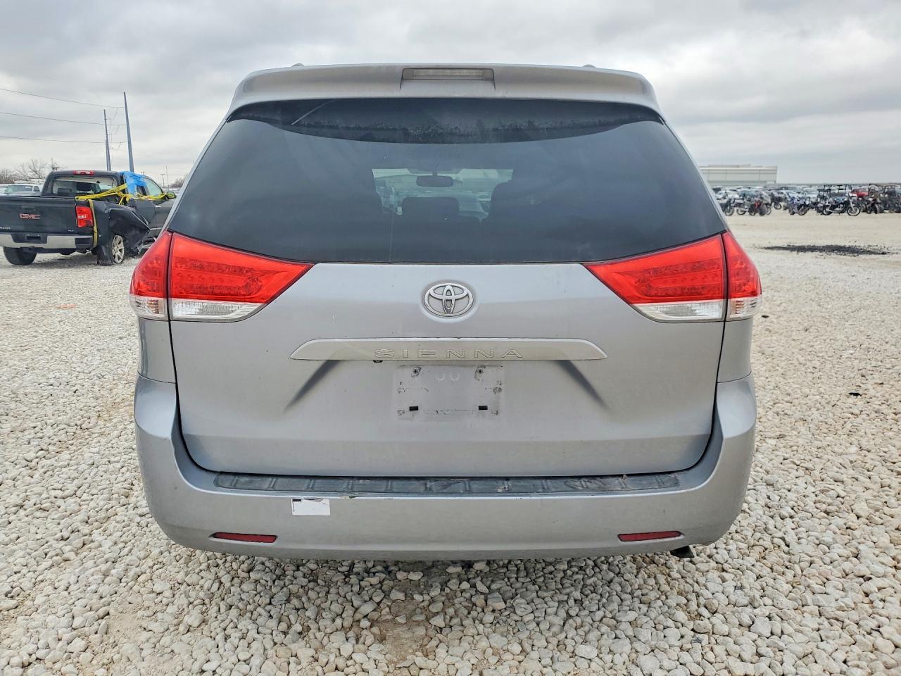 2012 TOYOTA SIENNA