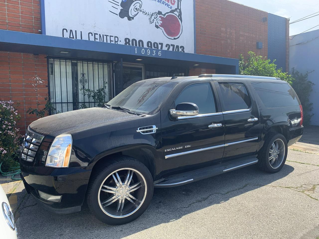 2011 CADILLAC Escalade ESV