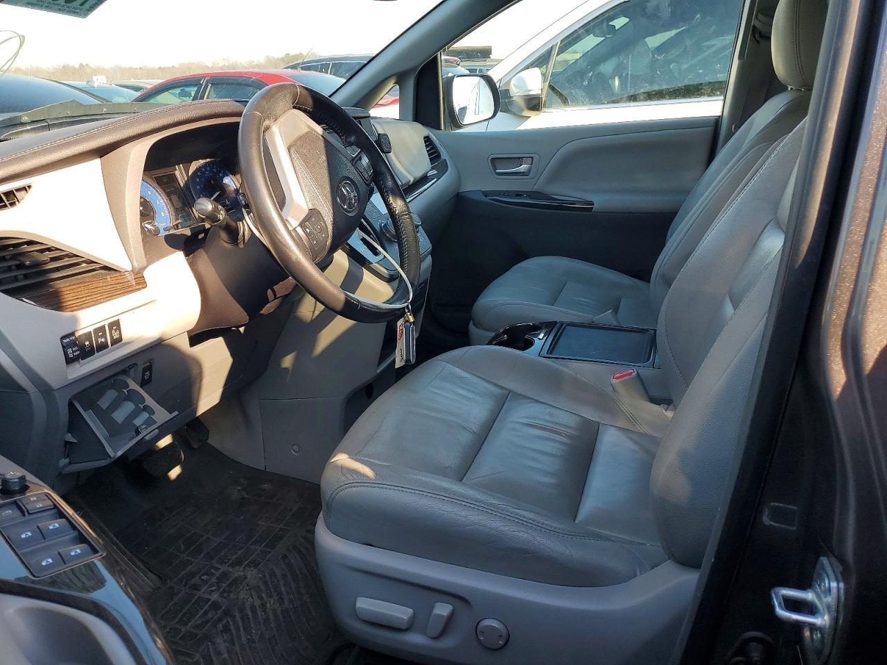 2015 TOYOTA SIENNA