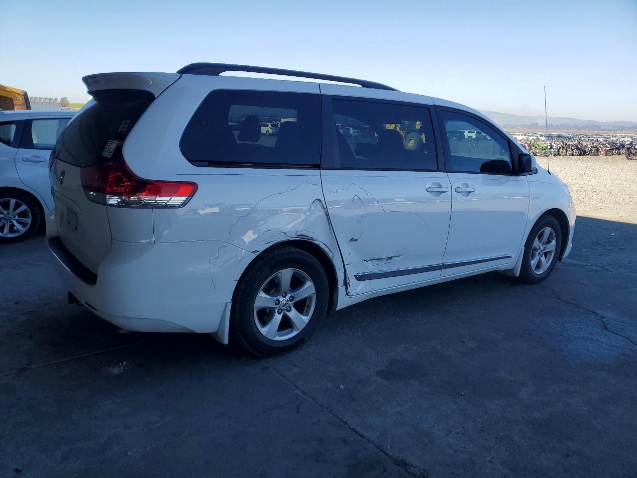 2013 TOYOTA SIENNA