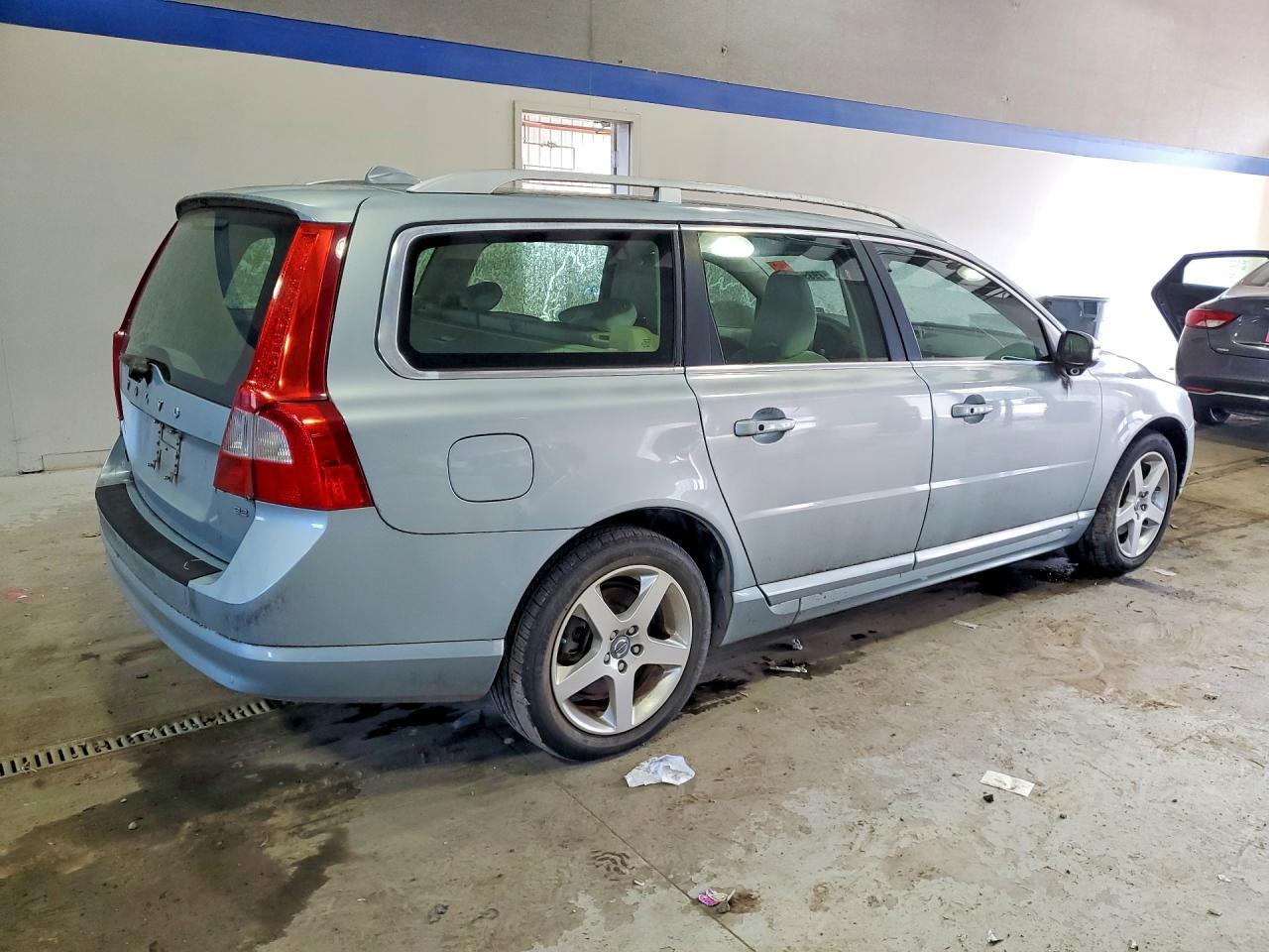2009 VOLVO V70
