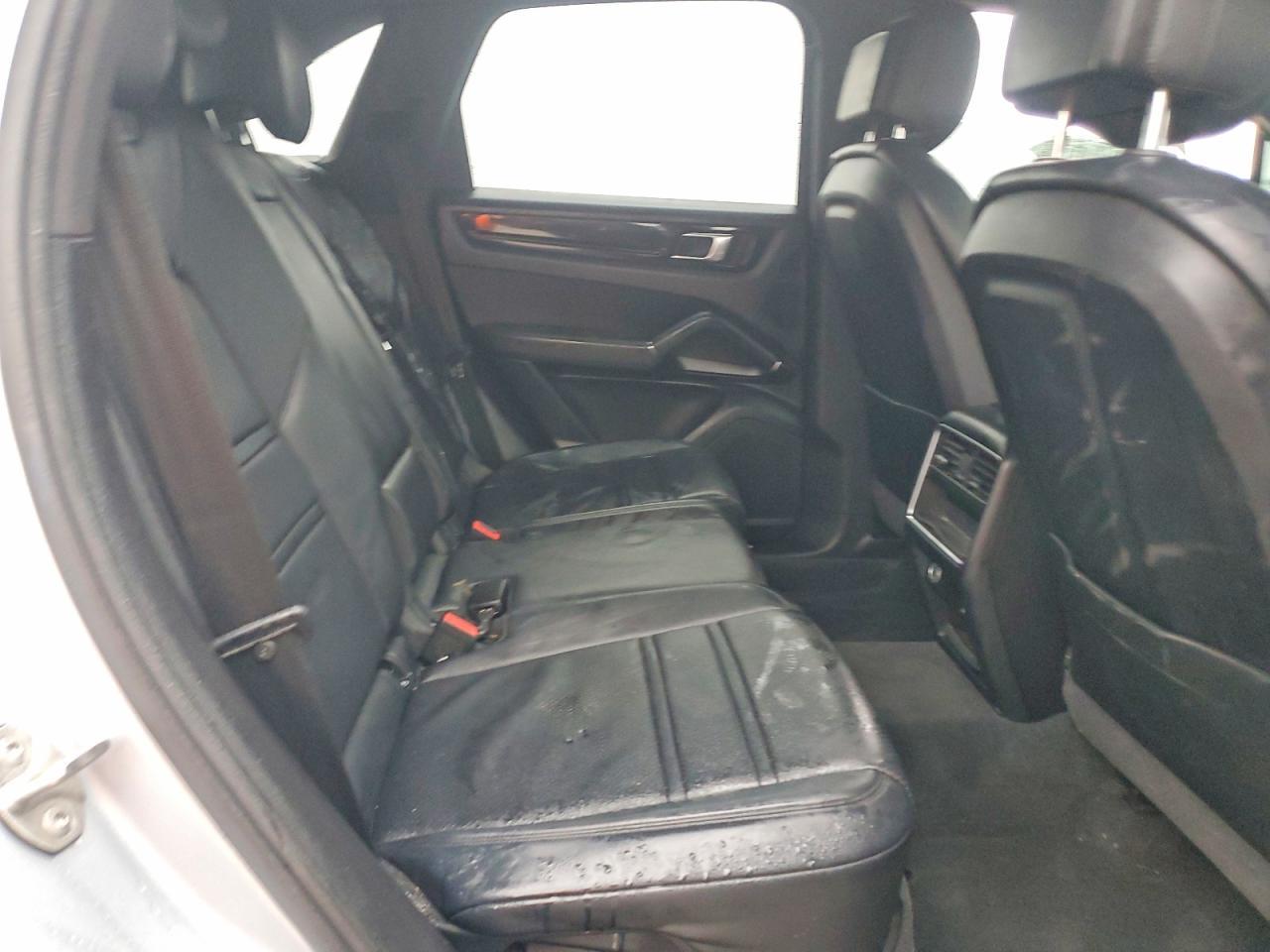 2019 PORSCHE CAYENNE