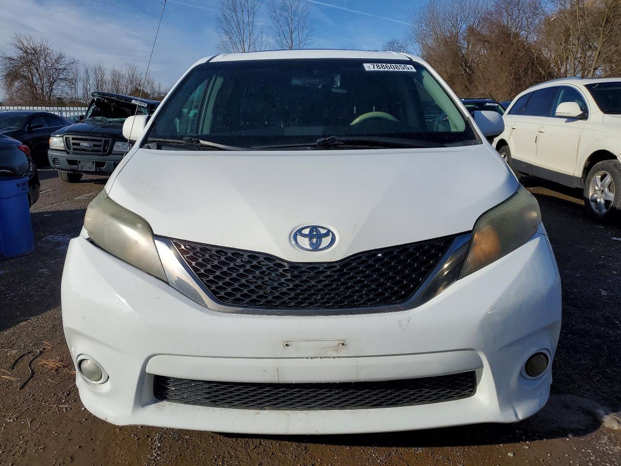 2011 TOYOTA SIENNA