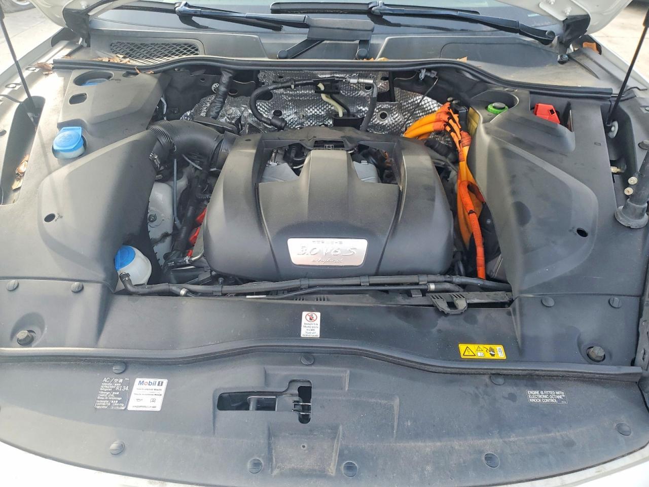 2016 PORSCHE CAYENNE