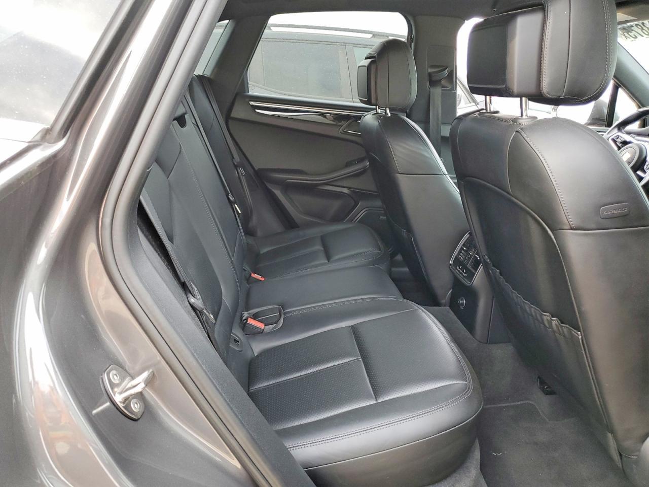 2016 PORSCHE Macan