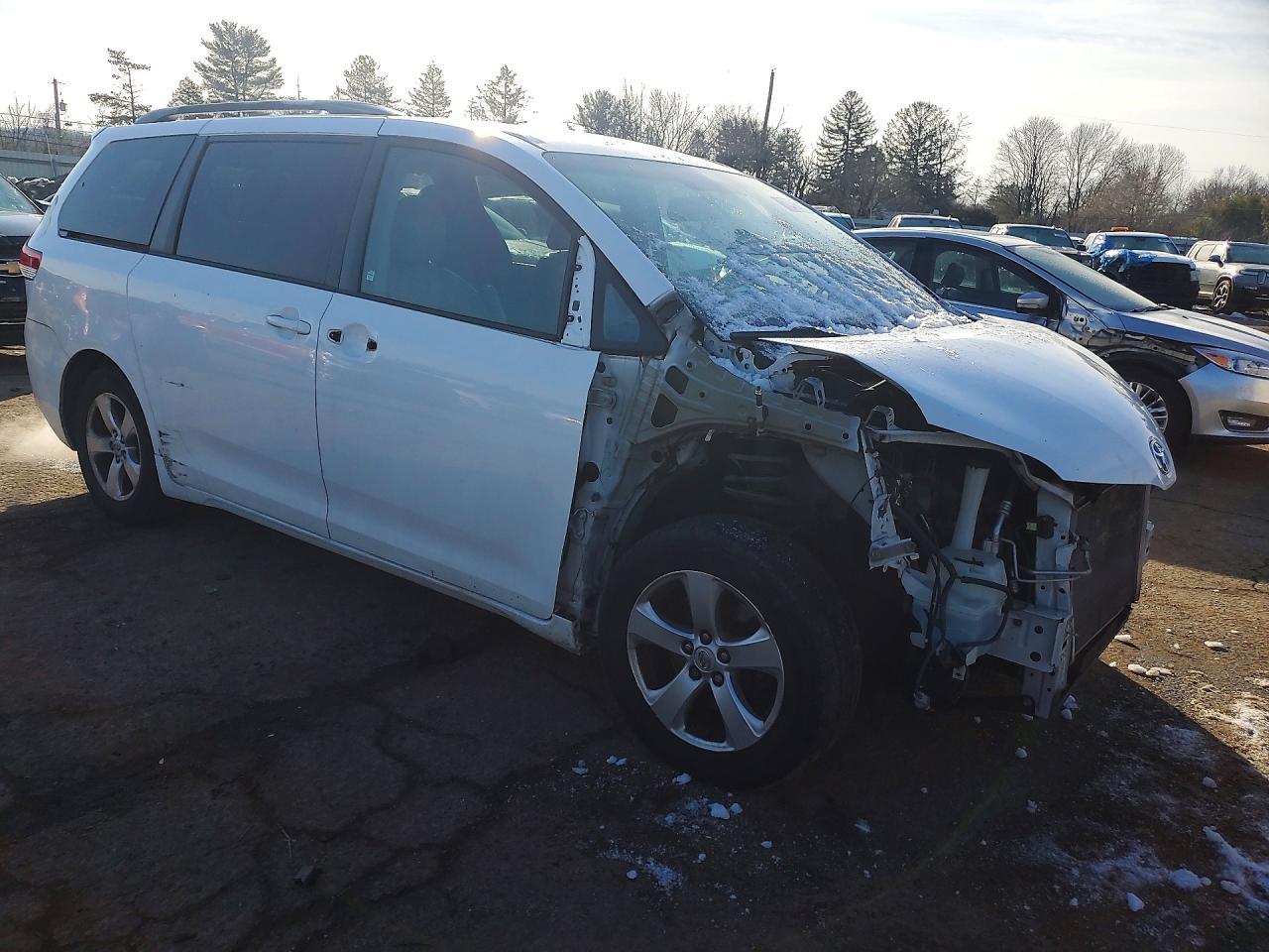 2013 TOYOTA SIENNA