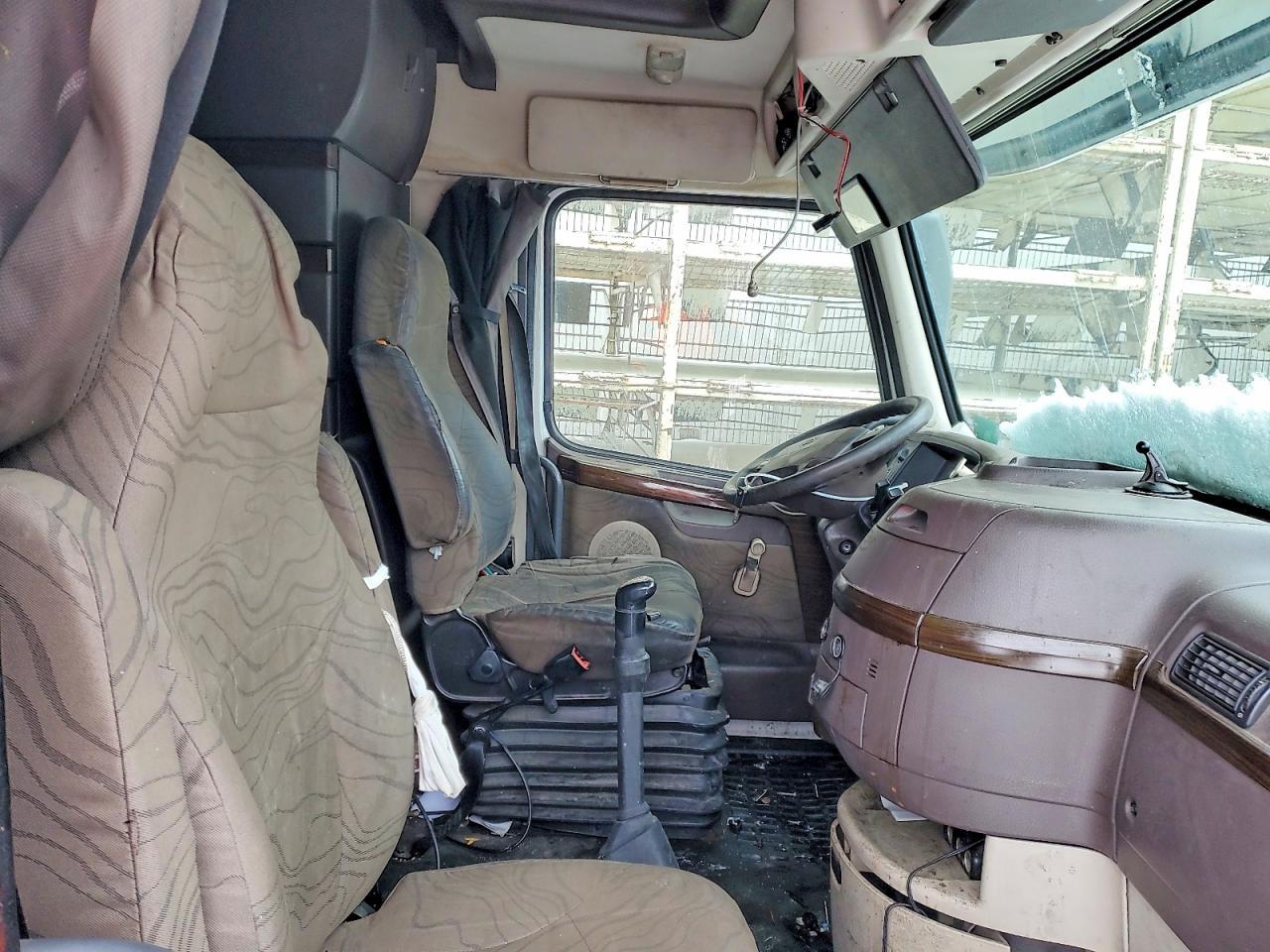 2013 VOLVO VNL