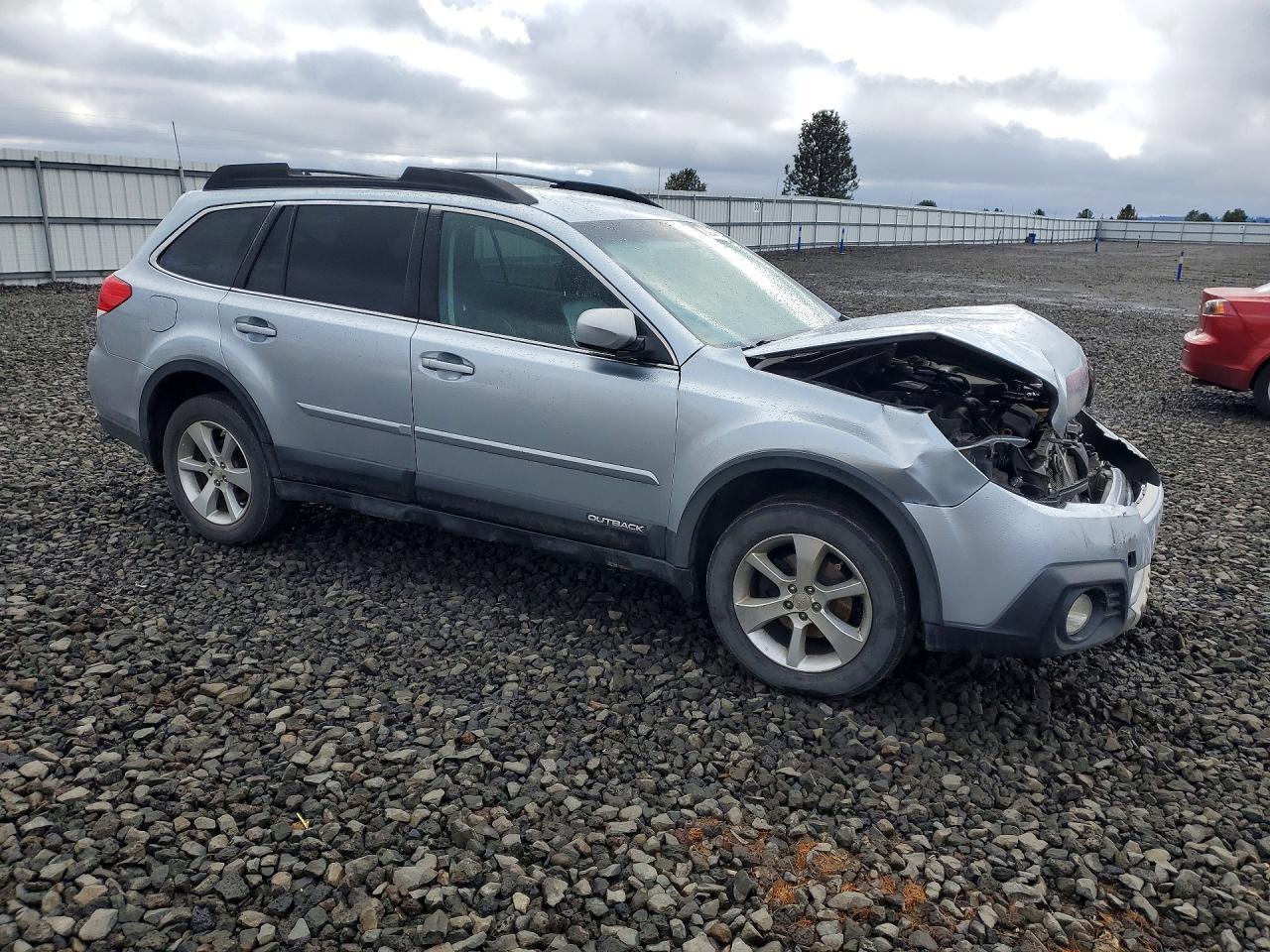2013 SUBARU Outback