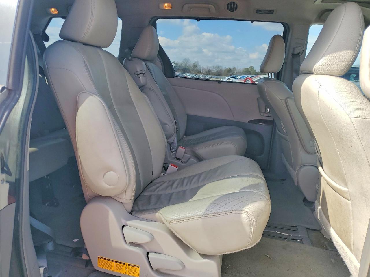2014 TOYOTA SIENNA