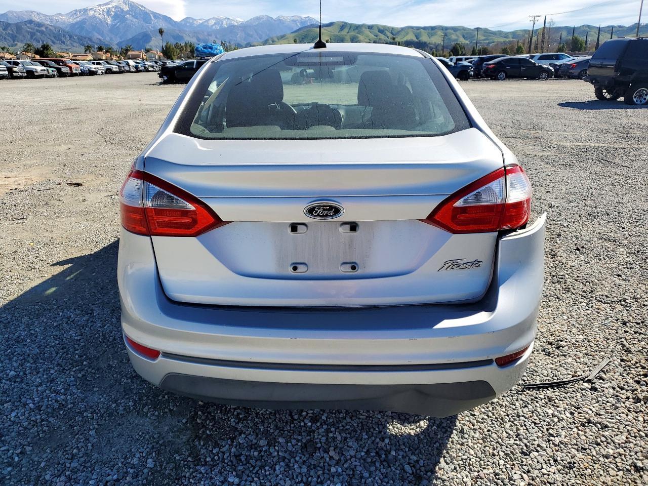 2016 FORD Fiesta