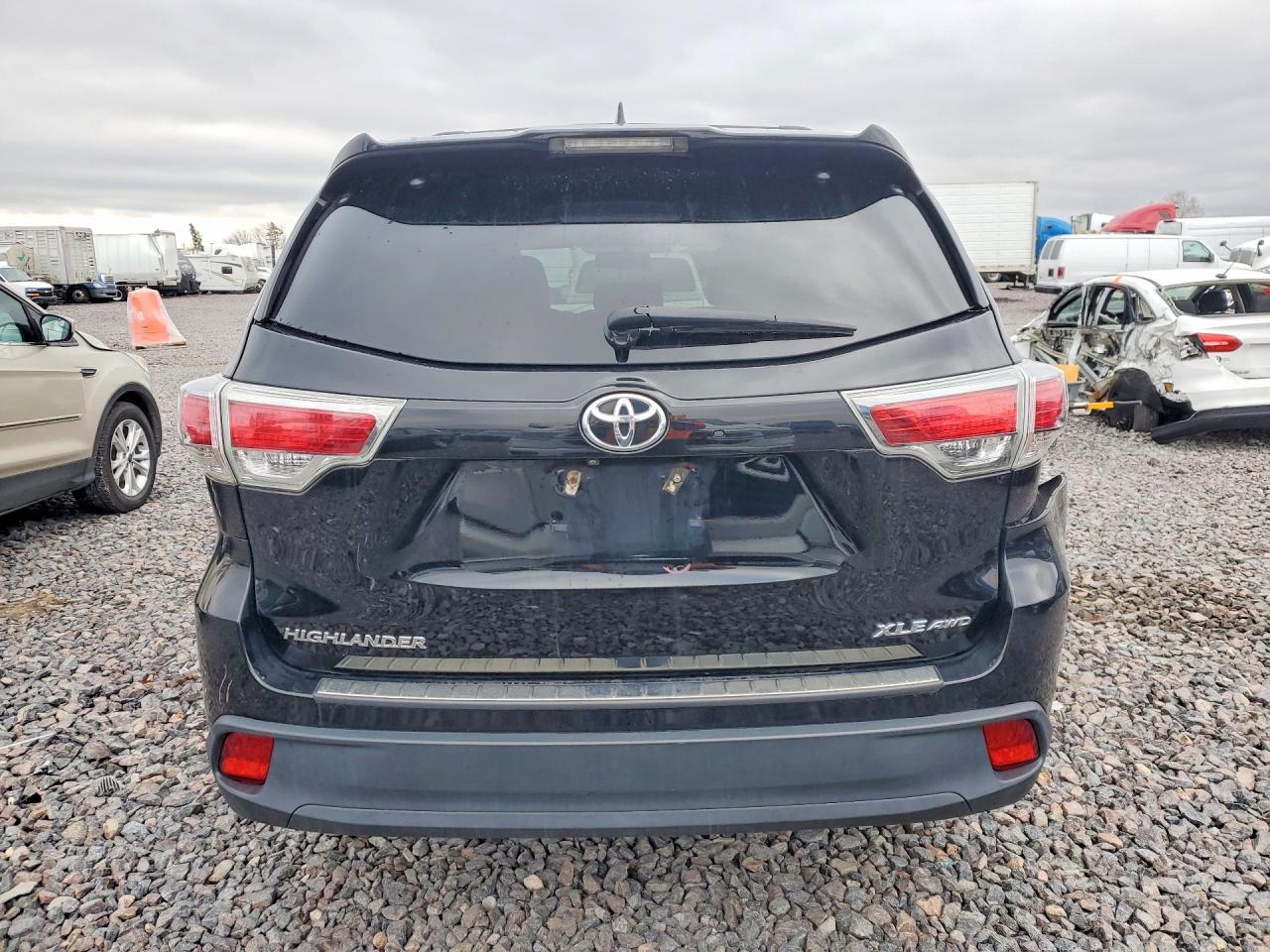 2016 TOYOTA HIGHLANDER