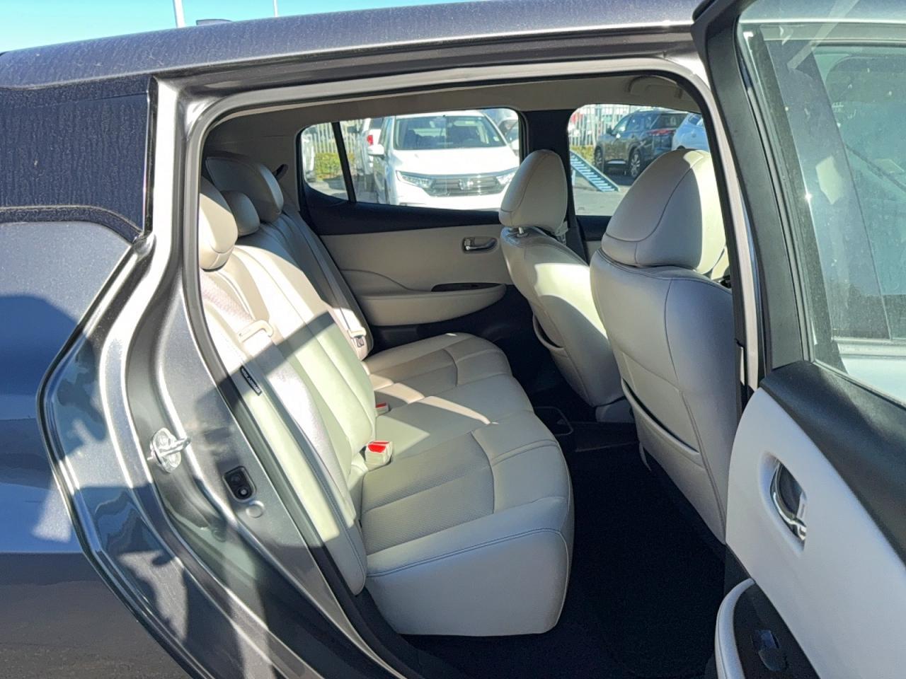2021 NISSAN LEAF
