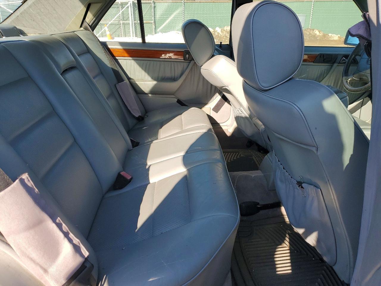 1995 MERCEDES-BENZ E-Class