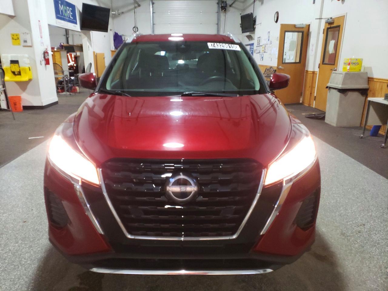 2022 NISSAN KICKS
