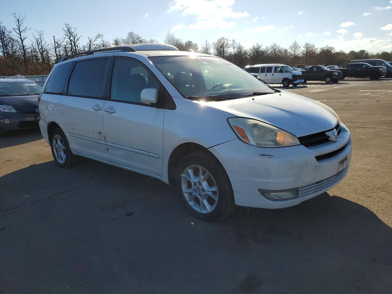2005 TOYOTA SIENNA