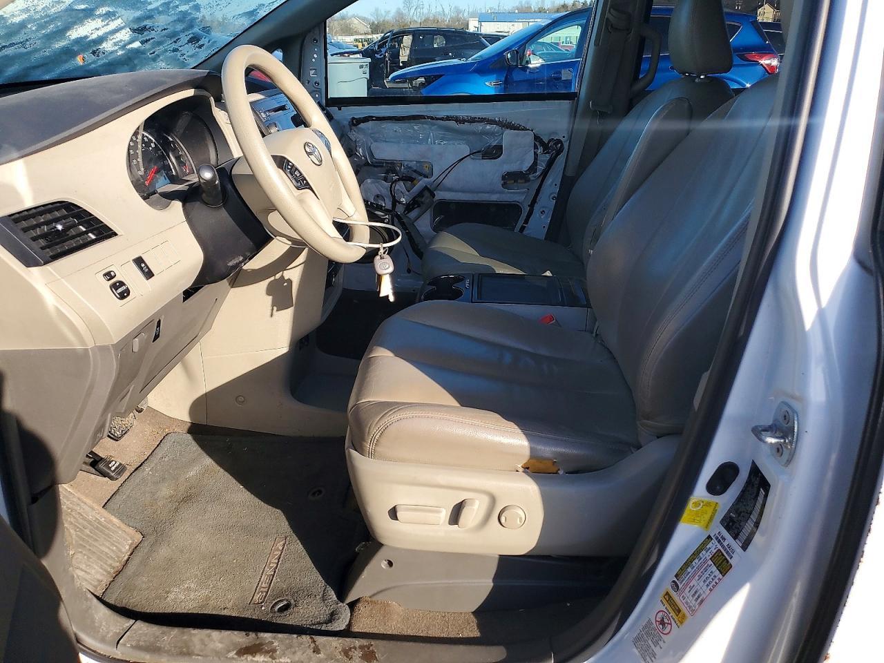 2013 TOYOTA SIENNA