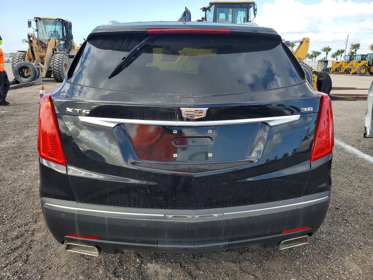 2017 CADILLAC XT5