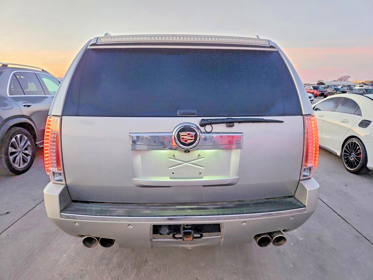 2011 CADILLAC Escalade ESV
