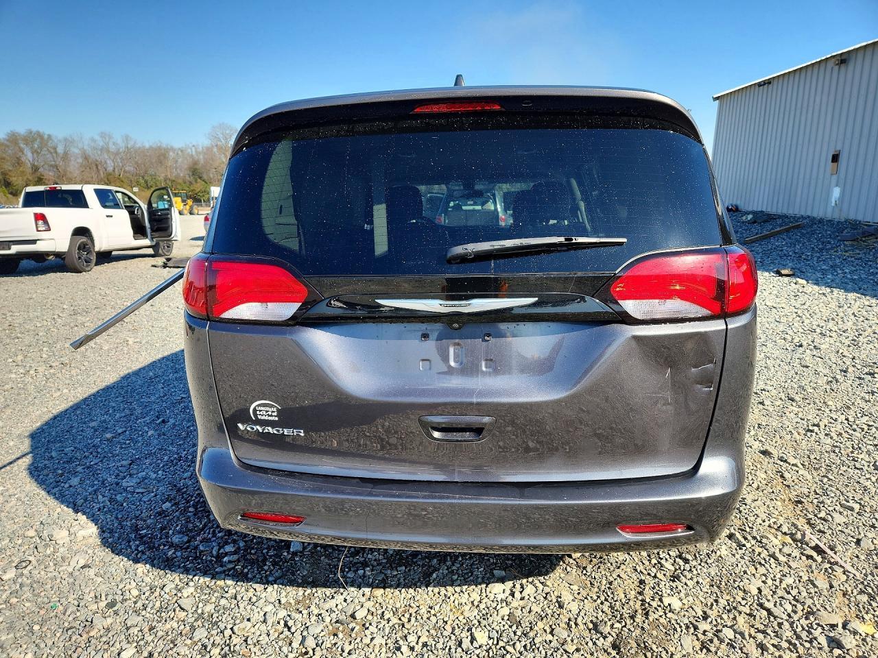 2022 CHRYSLER Voyager