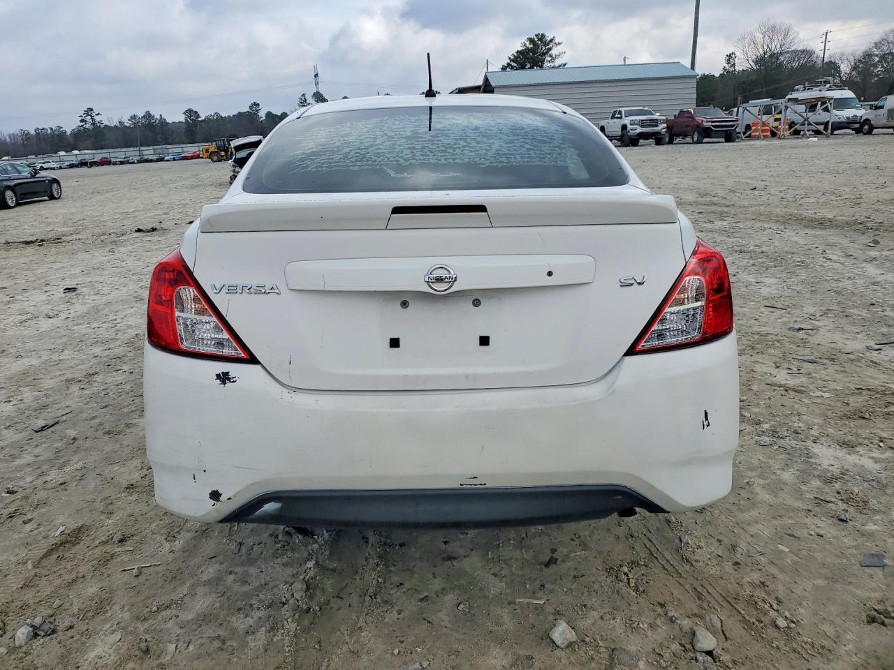 2017 NISSAN VERSA