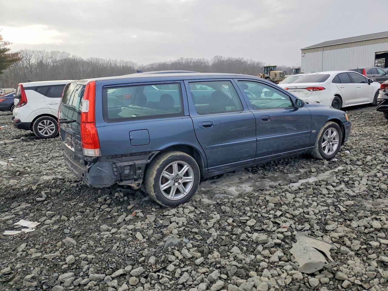 2005 VOLVO V70