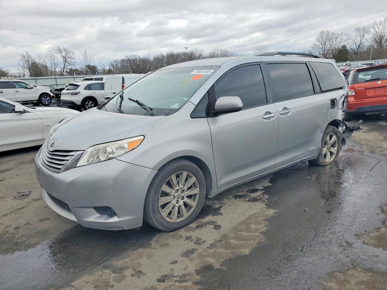 2015 TOYOTA SIENNA