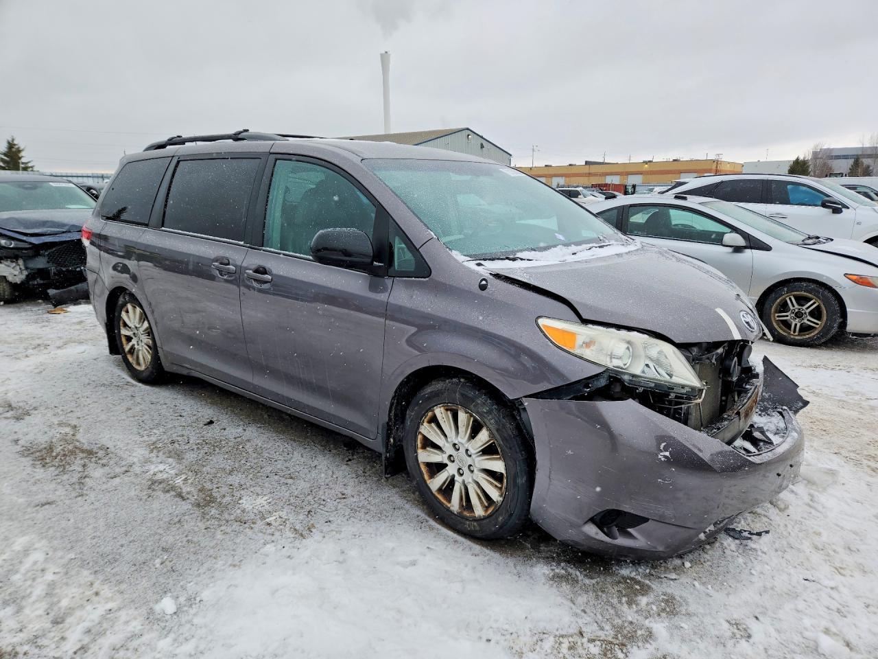 2011 TOYOTA SIENNA