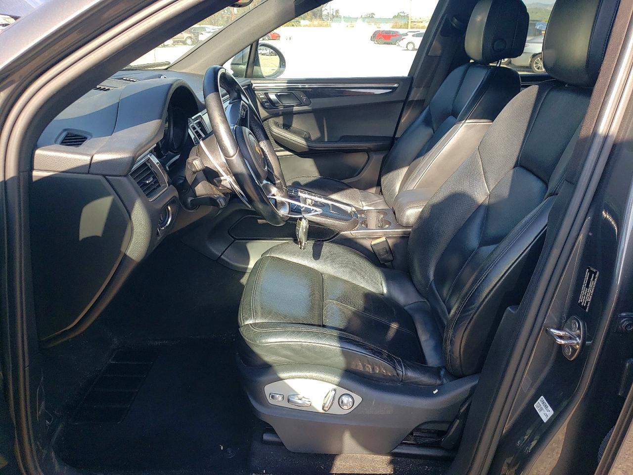2015 PORSCHE Macan