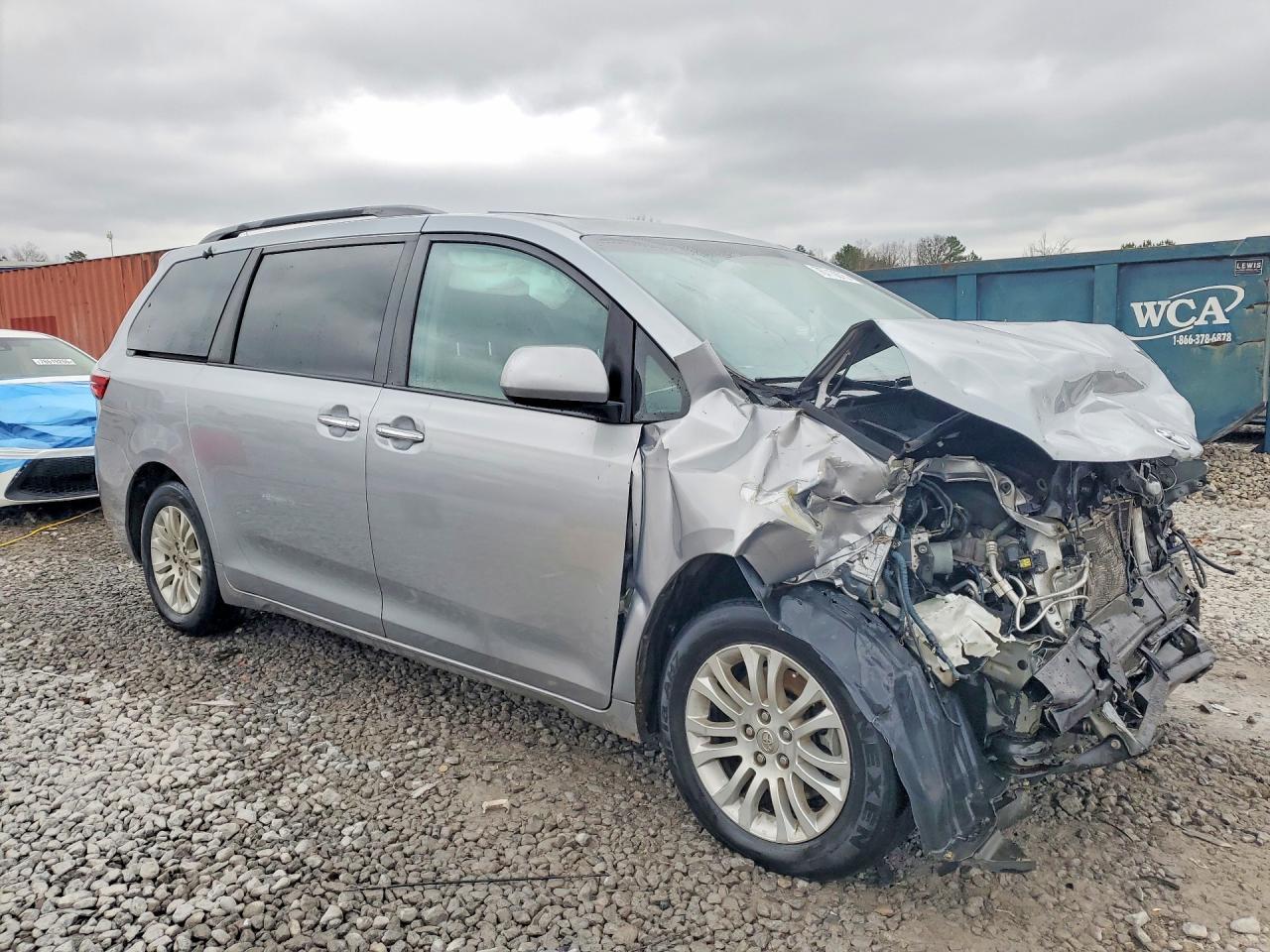 2017 TOYOTA SIENNA