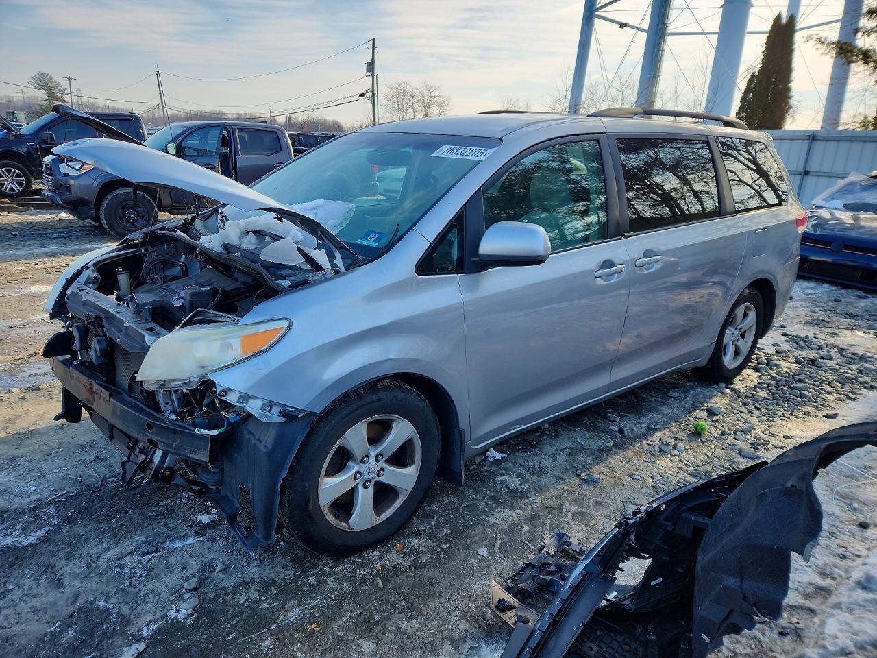 2012 TOYOTA SIENNA
