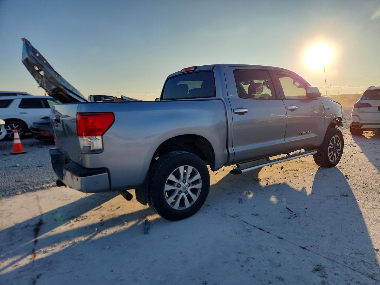 2011 TOYOTA TUNDRA