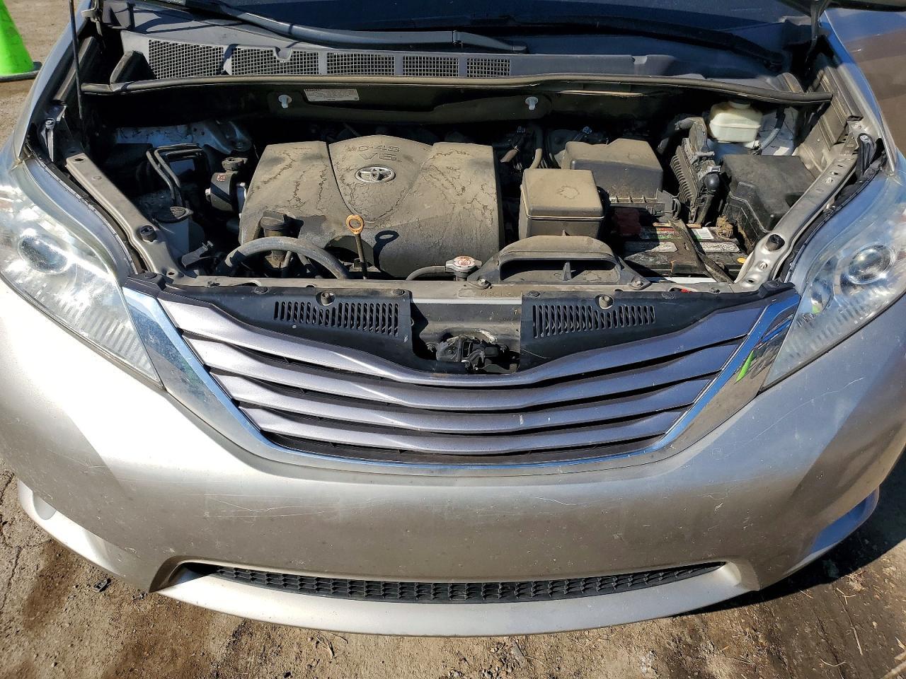 2017 TOYOTA SIENNA