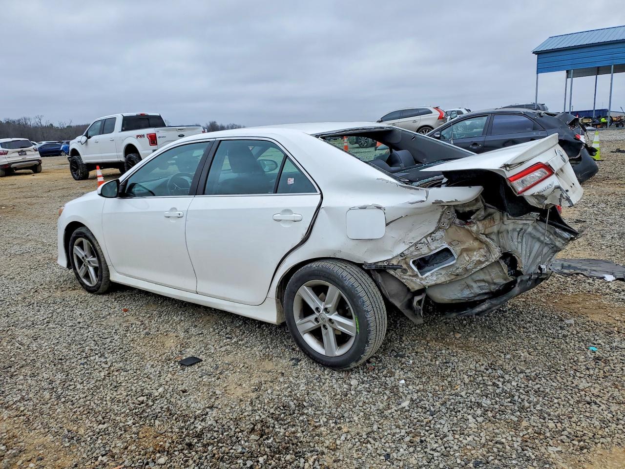 2014 TOYOTA CAMRY