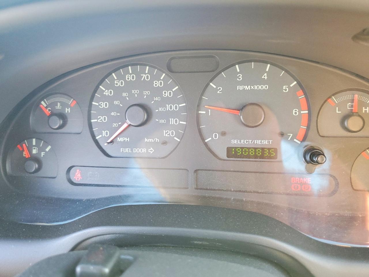 2004 FORD MUSTANG