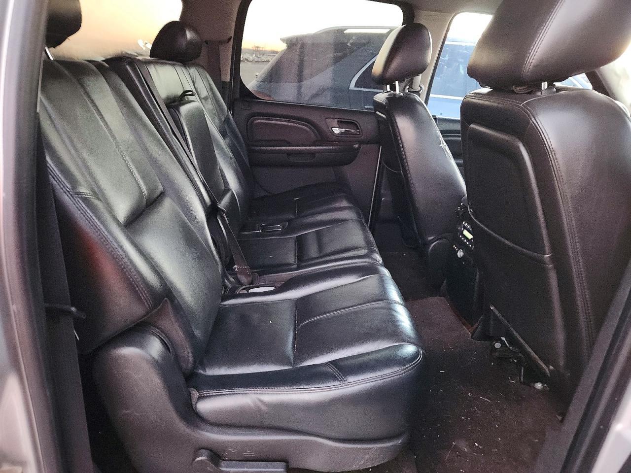 2011 CADILLAC Escalade ESV