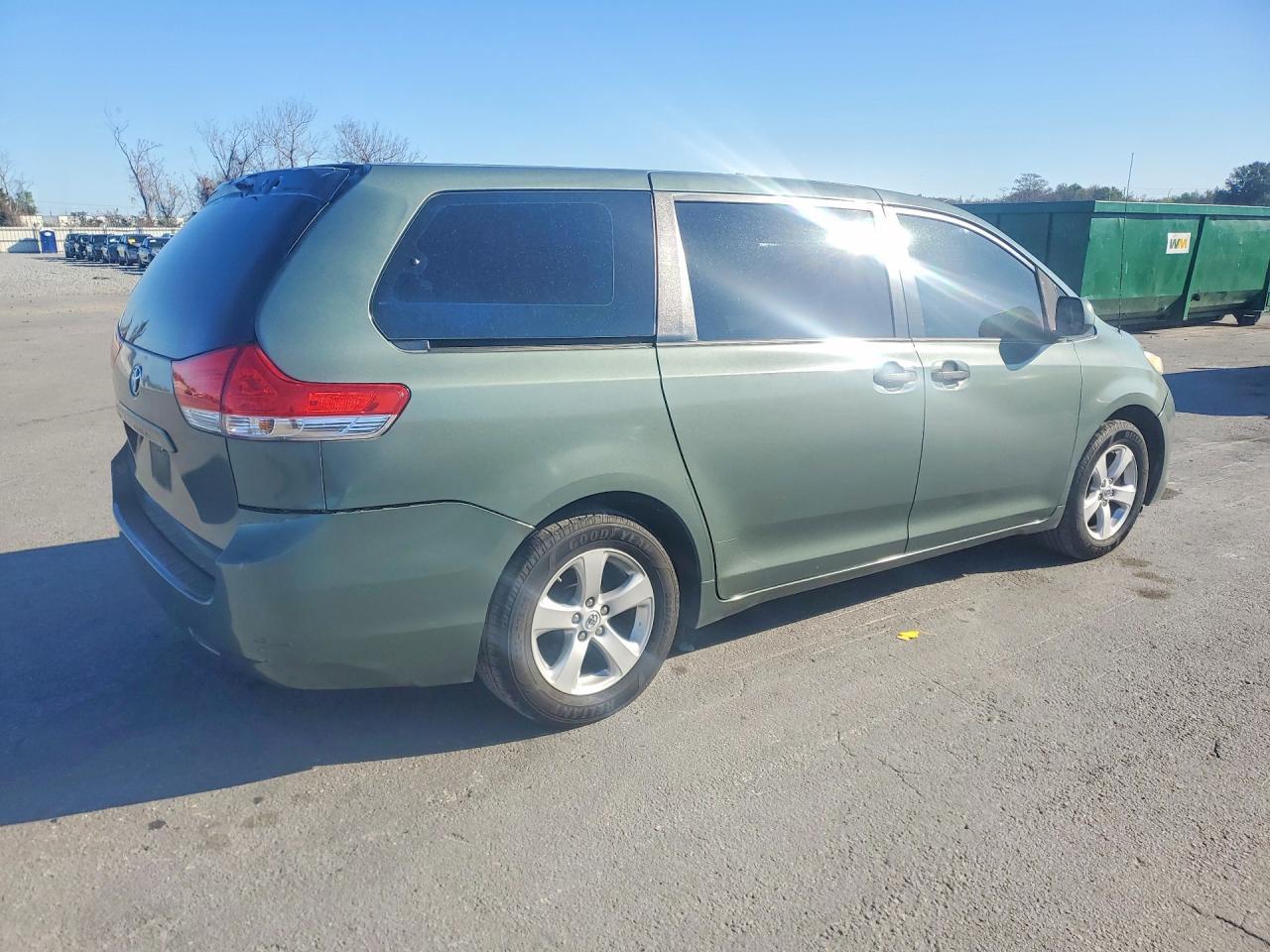 2013 TOYOTA SIENNA