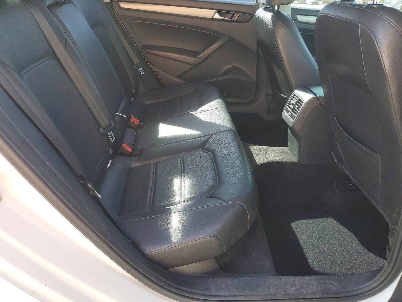 2014 VOLKSWAGEN Passat